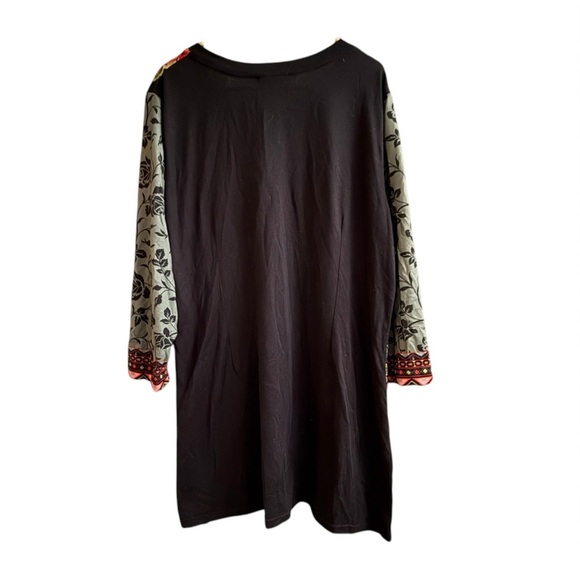 NorthStyle Black and Gold V-Neck Dress - Picture 3 of 5